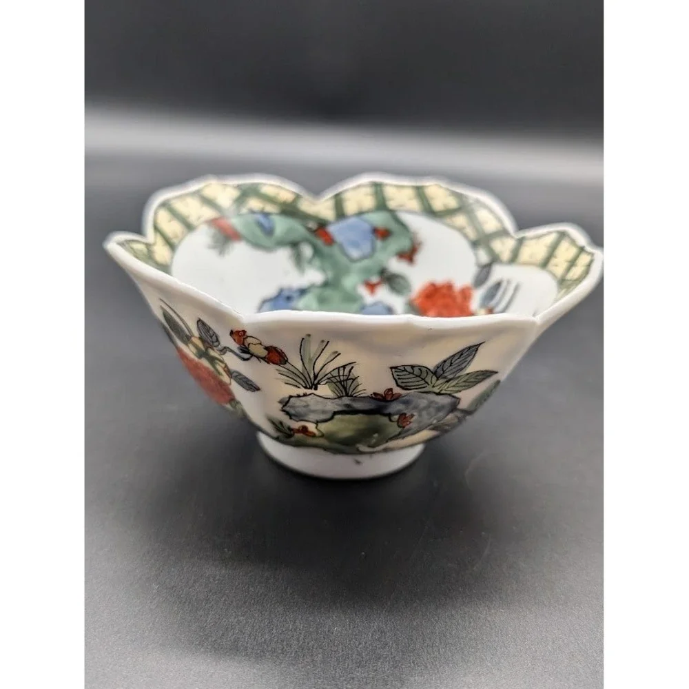 Japanese Porcelain Hand Painted‎ Lotus Rim Bowl 4.5